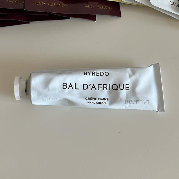 Oribe, Sisley, Diptyque, Laura Mercier | Lux Travel Kit - Picture 8 of 11